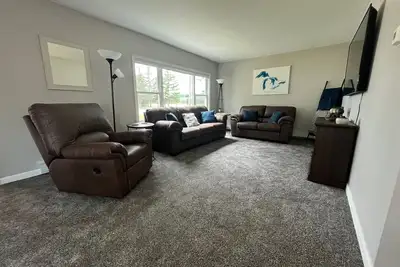 Image de Little Bay de Noc 3 Bedroom Home w/ Lake & Fishing \nAccess \n\n