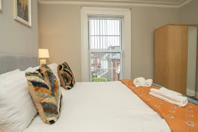 Image de Victorian -Super spacieuse-Appartement-Salle de bain privée séparée-Vue ville