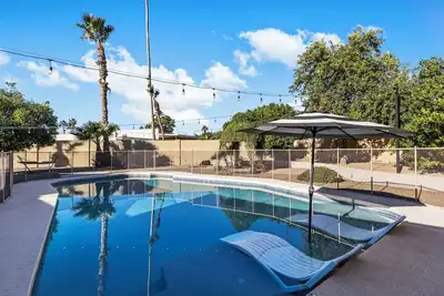 Image de Family/Pet Friendly Home w/ Private Heated Pool near Old Town
