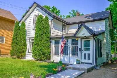Image de Cute & cozy home within a 10 minute walk to Downtown Stillwater!
