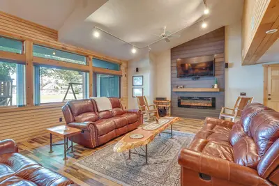 Image de Spacious Old Forge Condo w\/ Patio & Fire Pit!