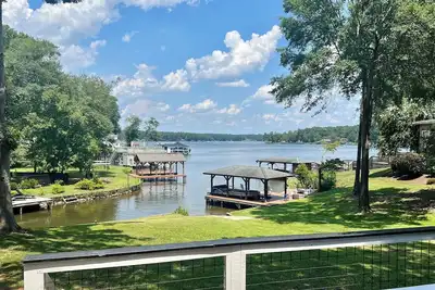 Image de Lake Sinclair Getaway- Lakefront with Dock
