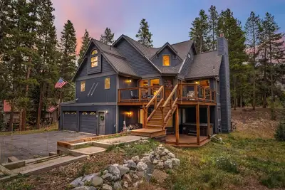 Image de Sapphire Chalet with Private Hot Tub and less than 2mi from Downtown Breck