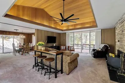 Image de Relaxing luxury custom home 3, 000 square ft close to hiking, fishing, downtown
