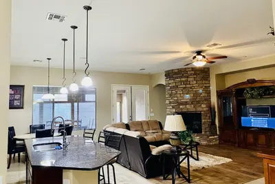 Image de This spacious house is the perfect blend of comfort and convenience.