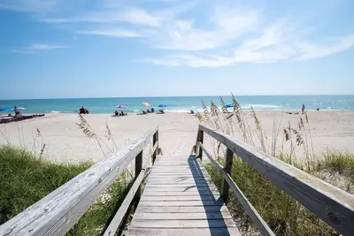 Image de Oceanfront Condo with Pool - Salty Hammocks A6
