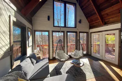Image de Hygge: a modern cabin with a cozy feel