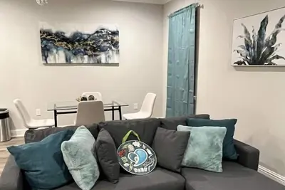 Image de Nestled in the heart of Nola this brand-new open-concept house offers 3 bedrooms