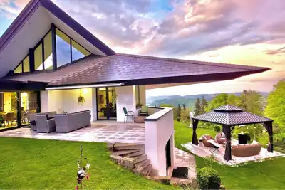 Image de Villa au sommet d'une colline avec minigolf, piscine intérieure, bien-être & spa