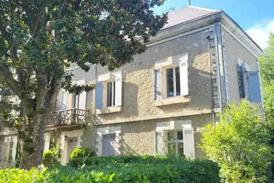 Image de Maison de charme avec piscine et climatisation