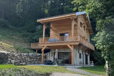 Image de Rez de Chaussé de Chalet Avec Jardin, Calme et Proche du Village Pour 2 Adultes