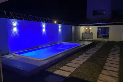 Image de House just a few meters from Praia do Bosque with a beautiful pool and barbecue area