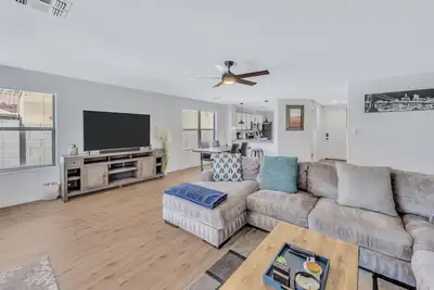 Image de Must See! Large 3-Bedroom Home in Downtown Gilbert