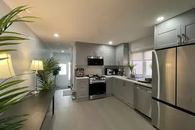 Image de Elegant Modern Decor Whole Townhouse In Milton