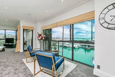 Image de Waterfront Wonder + Cp!