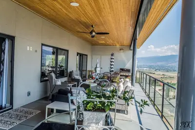 Image de Dream Penthouse with spectacular unobstructed view of Skaha Lake in Bc Canada.