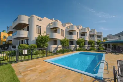 Image de Seafront Triplex With Pool - 4 Bedrooms
