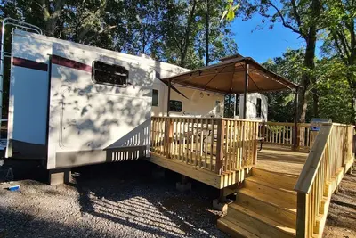 Image de Sleeps up to 10 people! Ask about our hunter specials!