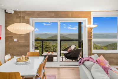 Image de Luxury Condo in the Sky! Finest in Wintergreen!