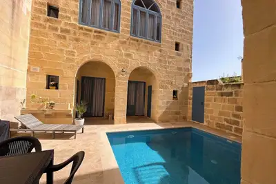 Image de House of character with pool & jacuzzi for 5 persons, central yet quiet location