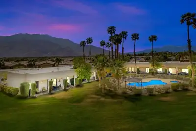 Image de 🌈 Fiesta Siesta! Gated🏡 End unit🍹 Mountain🌄 Golf🏌️‍♂️Bbq🍔 Fire Pit🔥Pool👙