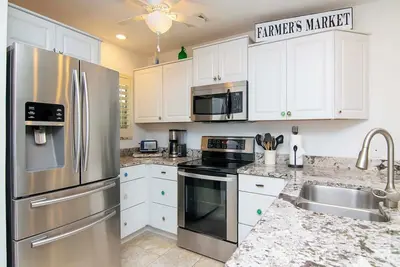Image de Renovated Saddlebrook 1st Floor 2bd/2ba Condo w/Golf & Water Views