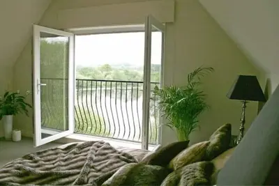 Image de Stunning 5 Bedroom house with Beautiful Lake Views\n