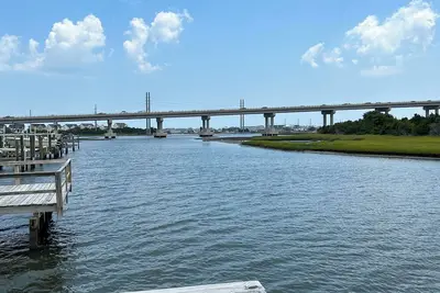 Image de Waterfront - Dock - Free Kayak Rental -Surf City