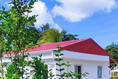 Charment logement + terrasse entouré de verdure, proche des plages de Guadeloupe