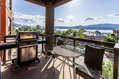 Image de Lake Okanagan Sunsets from your Balcony!
