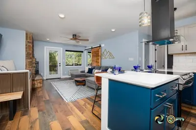 Image de Mountain Modern (#226) | Modern luxury condo in the mountains!