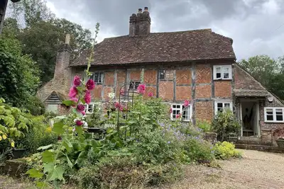 Image de Beautiful 16th century house in national park 1 hr from London with small pool