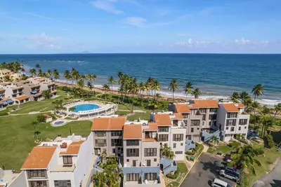 Image de New Villa Listing 20 yards from Beach