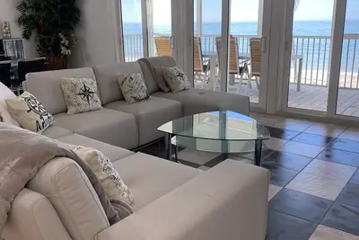 Image de Seas The Day at this Bonita Beach Cottage directly on the beach 2 story views!