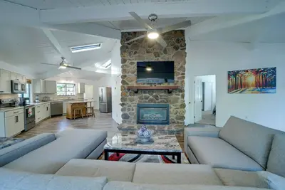Image de Hike, Golf & Fish: Cozy Retreat in Munds Park!