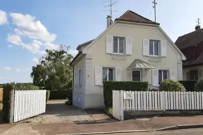 Image de Maison rénovée avec cour privative espace barbecue et terrasse