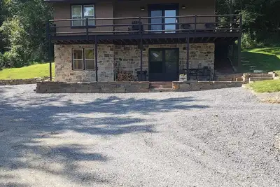 Image de Beautifully renovated cabin near Blacklog Mountain\n