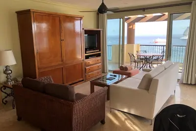 Image de Oceanfront 3-bedroom penthouse in Cabo San Lucas! Amazing views and amenities!