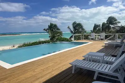 Image de Paradise Beach House a new 4 bedroom beachfront house with pool