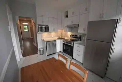 Image de Gorgeous -Fast Wi-fi, Parking, A/C, 2Bed/1Bath - 20% off for stays over 32 days!