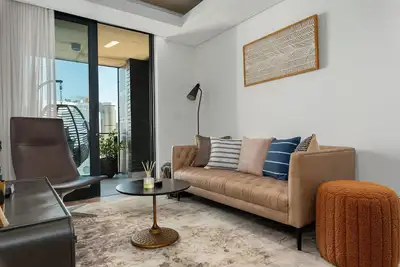 Image de Views and Luxury In Station House | No Loadshedding