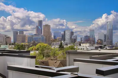 Image de The Olympic Overlook - New Townhome on Capitol Hill, 98 Walk Score