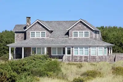 Image de Beach Front, Cape Cod Coastal Story Book Home, 10 minutes from Westport
