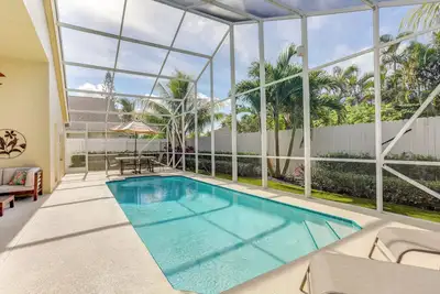 Sleek Jupiter Retreat w/ Lanai & Pool!