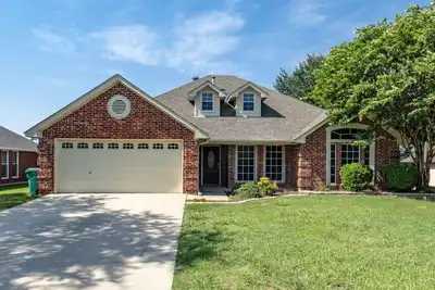 Image de Convenient Denton Stay with Backyard & Garage Access