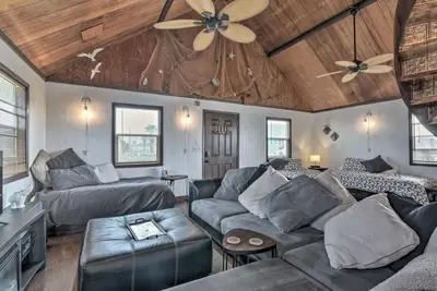 Image de Coastal Cottage - 3 Blocks to Surfside Beach!