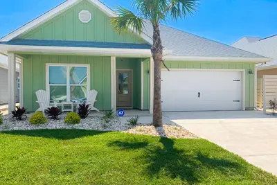Image de Set Your Sails | Charming house in Port Saint Joe with pool & playground access