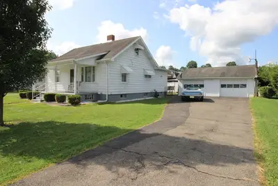 Image de Grandma's House - Pets Welcome - Fenced Yard