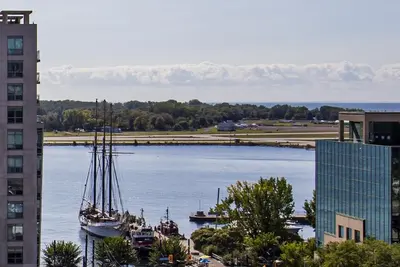 Image de City living with Lake View