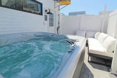 Image de Hot Tub! Ocean View! Rooftop! Luxury Getaway Half Block from Boardwalk!